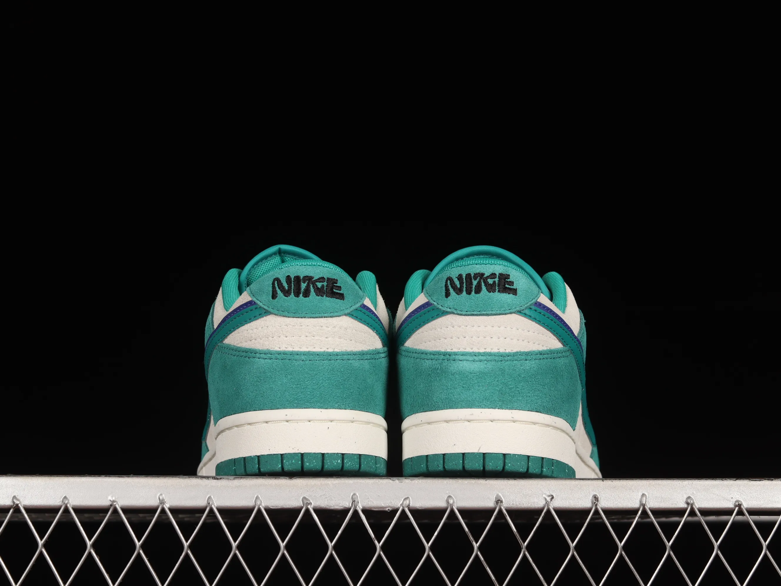 All Categories Nk SB Dunk Series Nk SB Dunk Low Low-top sneakers Foreign trade version Nk SB Dunk Low "85" Gray-green double hook SB low-top sports and leisure sneakers DO9457-101